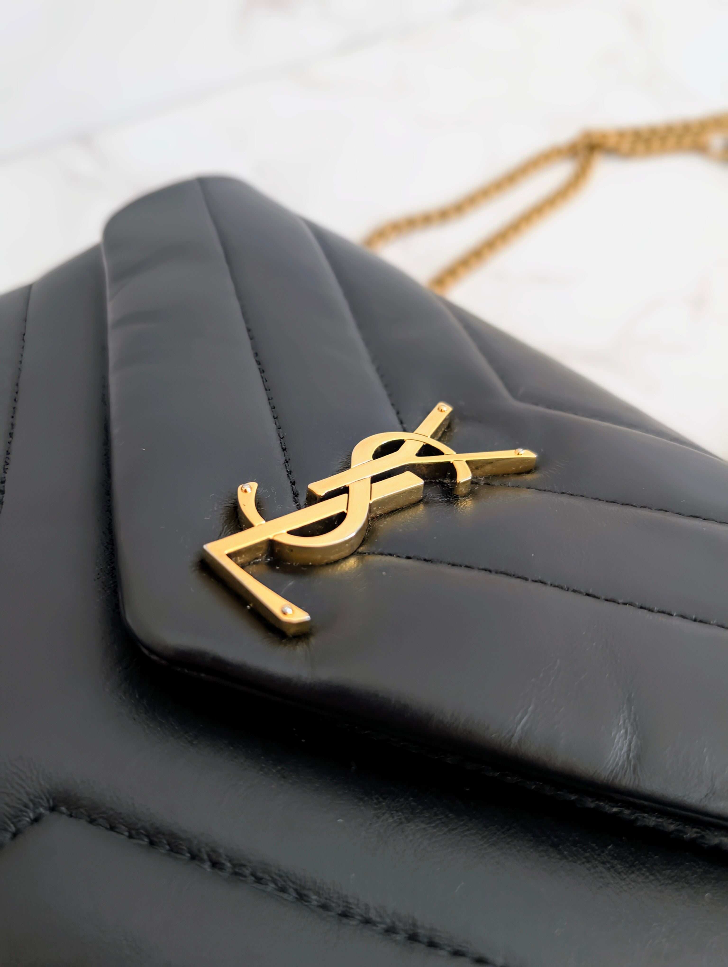 Addio al modello originale: perché la Lou Lou Small è ancora la borsa da avere