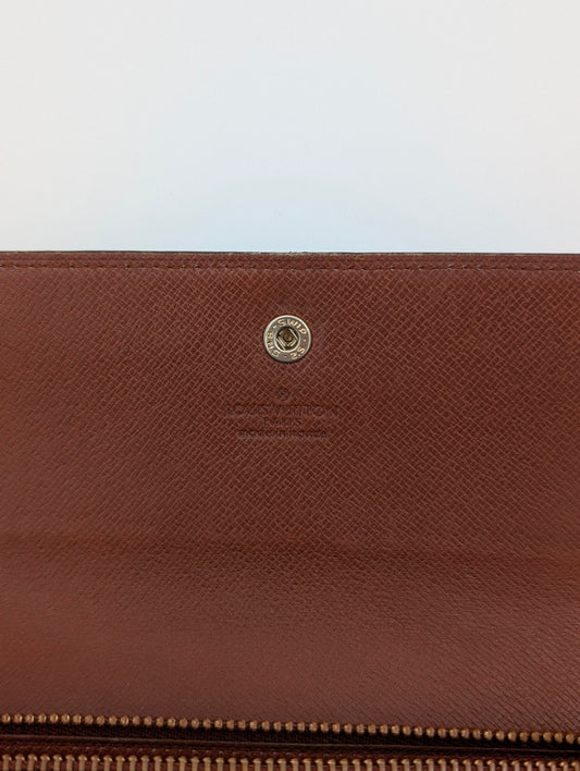 Louis Vuitton wallet bi-fold monogram
