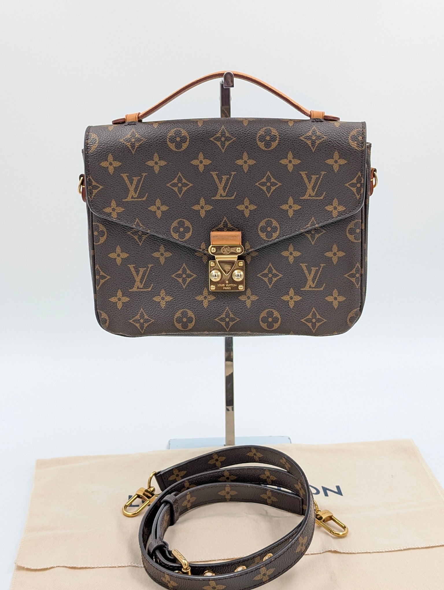 Louis Vuitton Pochette Metis Monogram