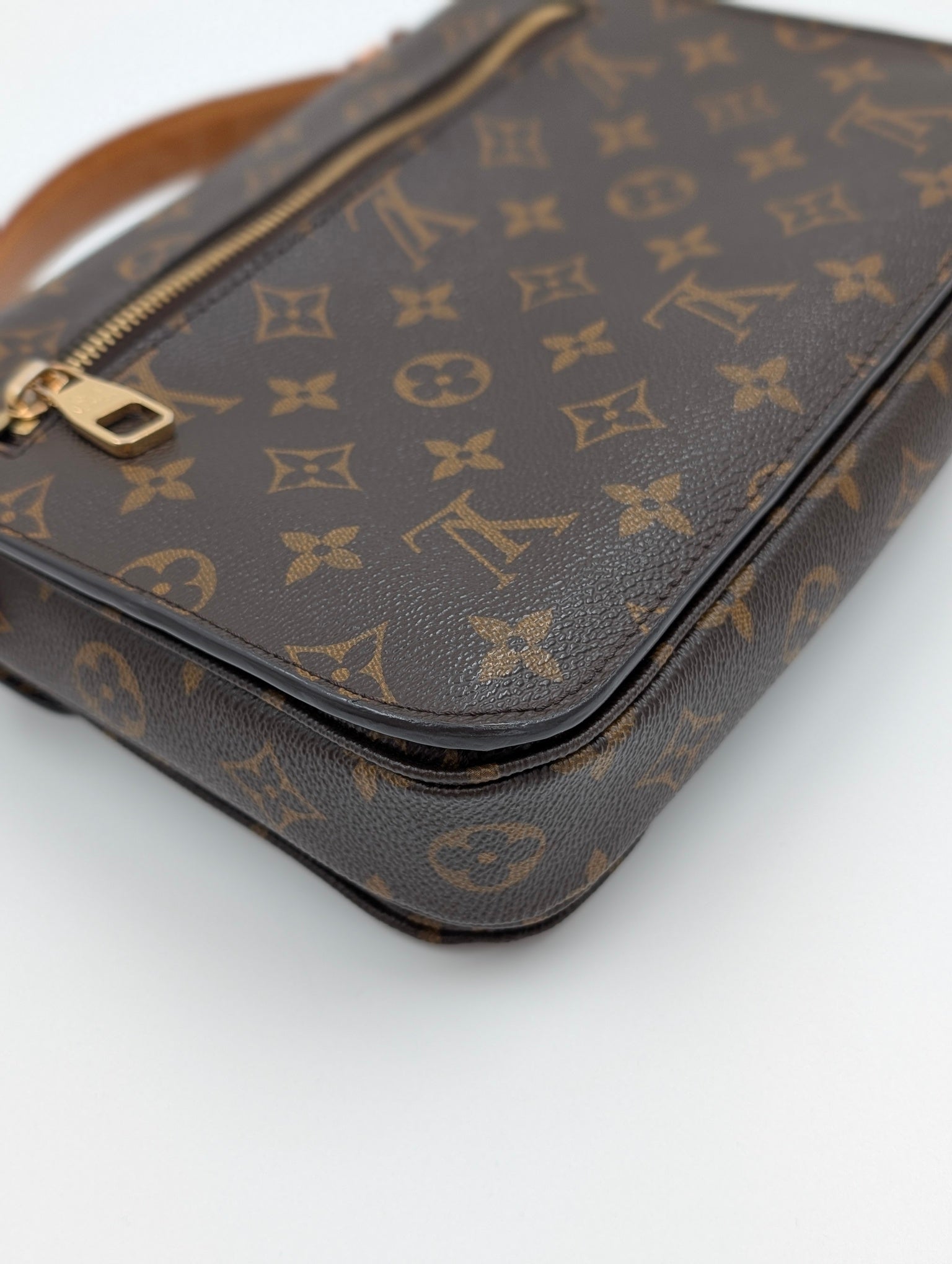 Louis Vuitton Pochette Metis Monogram
