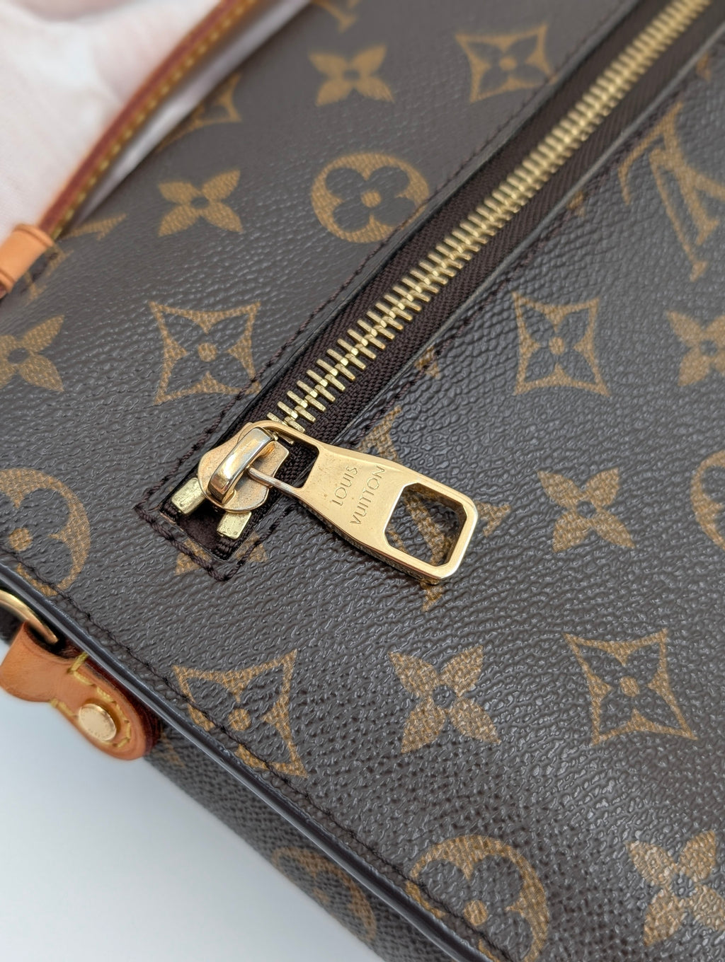 Louis Vuitton Pochette Metis Monogram