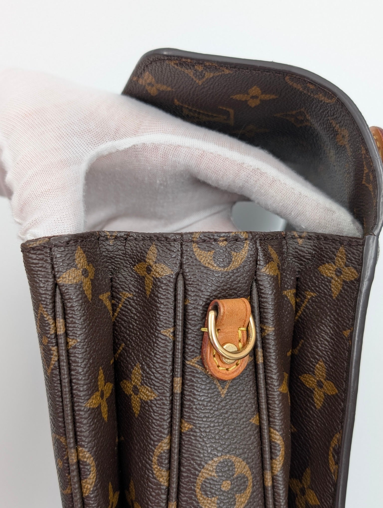 Louis Vuitton Pochette Metis Monogram