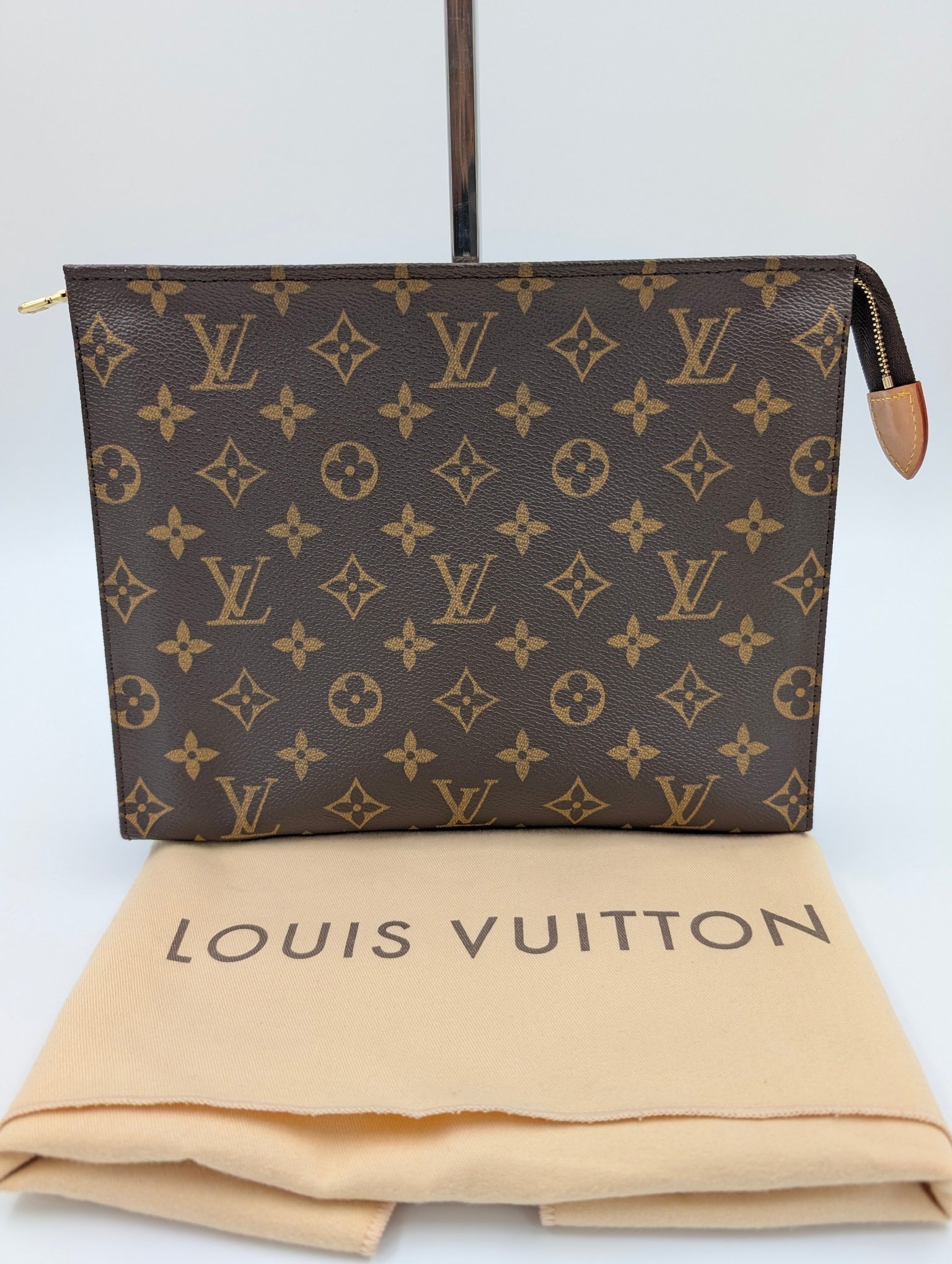 Louis Vuitton Trousse Toilette 26