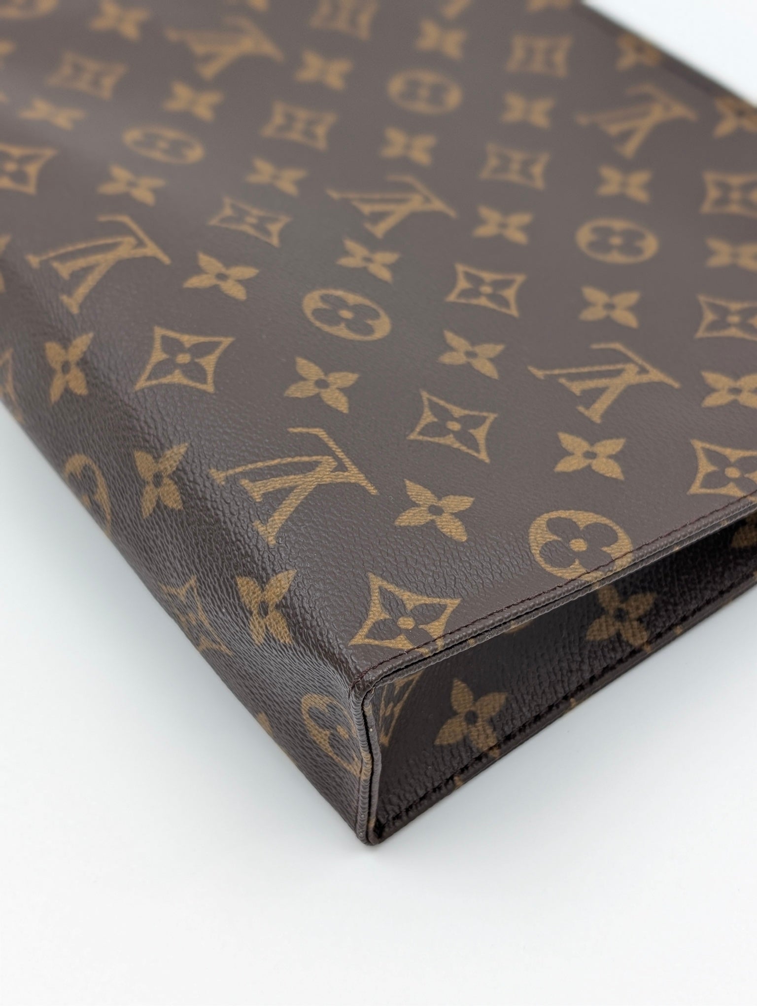 Louis Vuitton Trousse Toilette 26