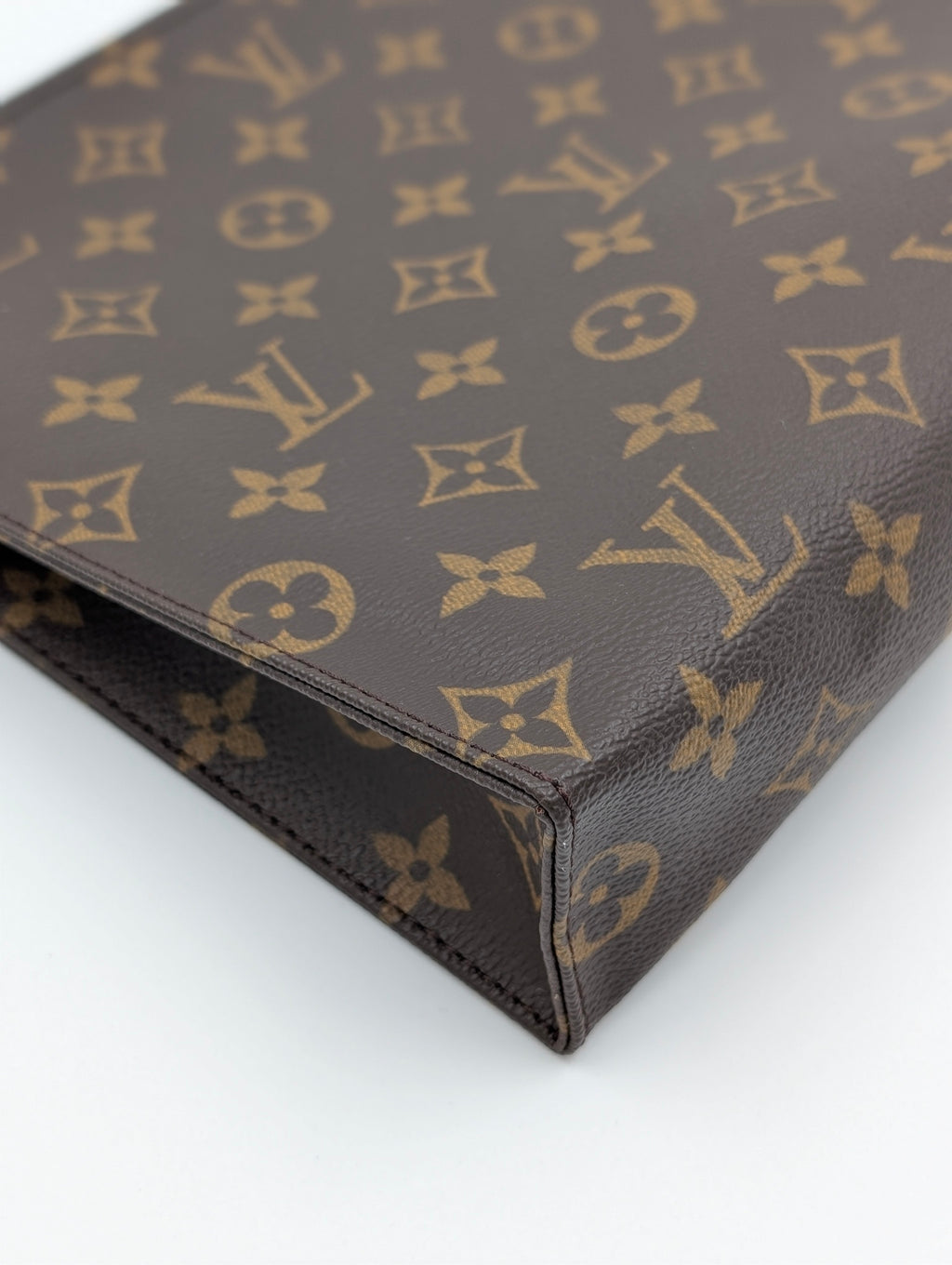 Louis Vuitton Trousse Toilette 26