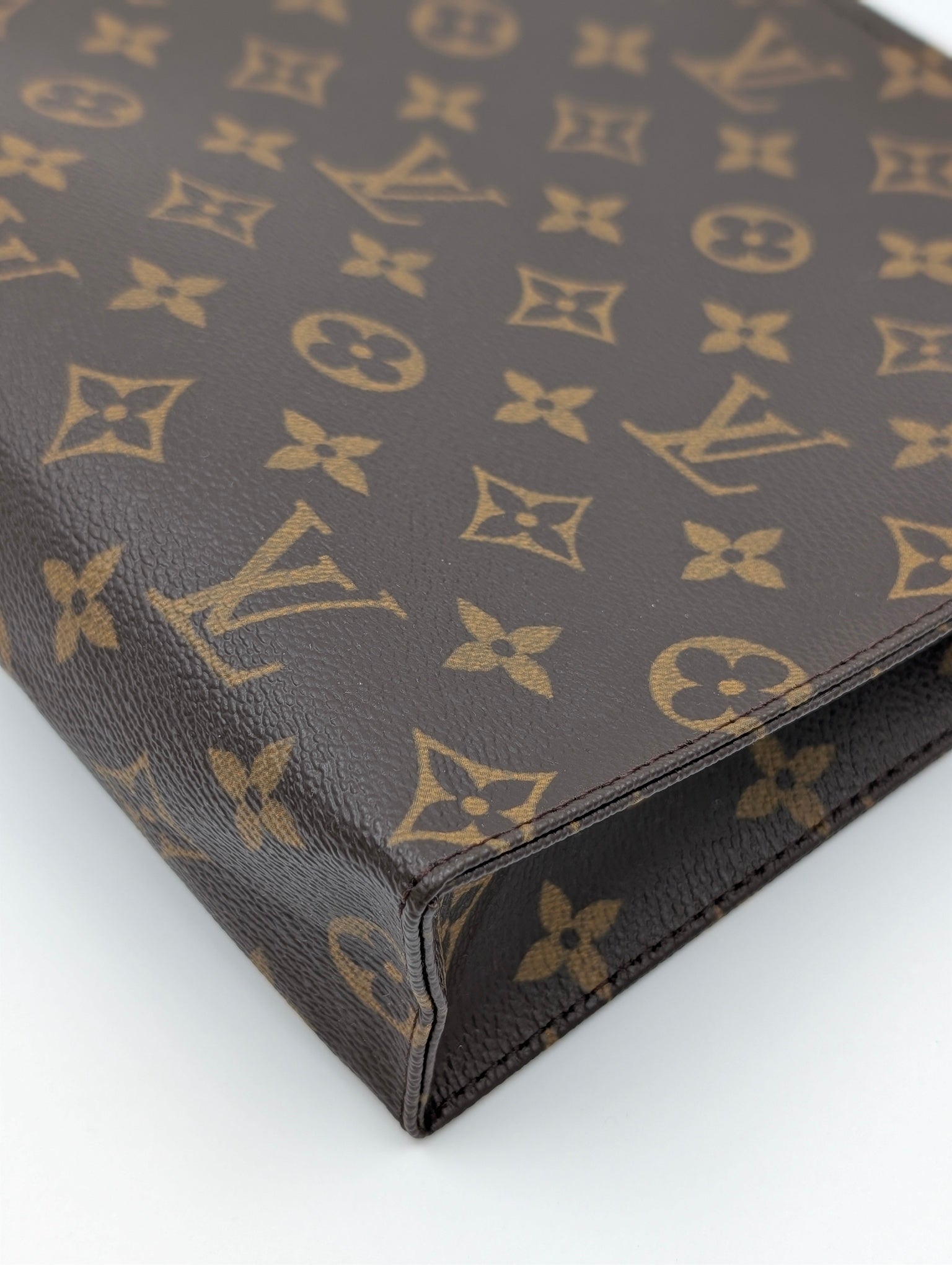 Louis Vuitton Trousse Toilette 26