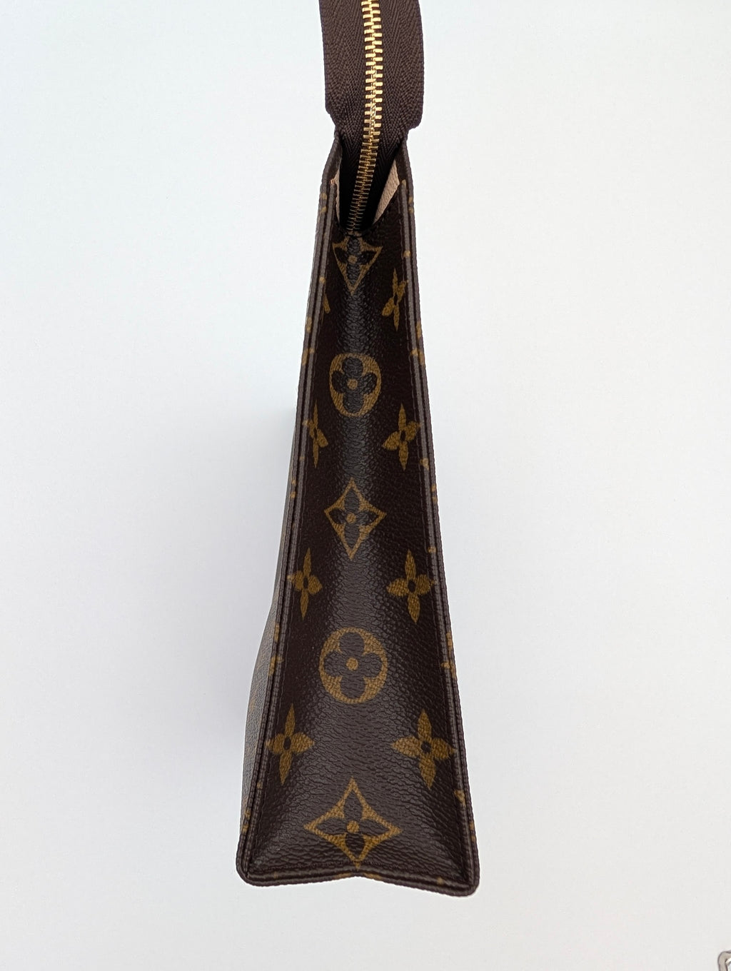 Louis Vuitton Trousse Toilette 26