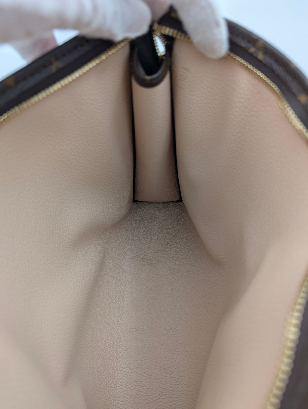 Louis Vuitton Trousse Toilette 26