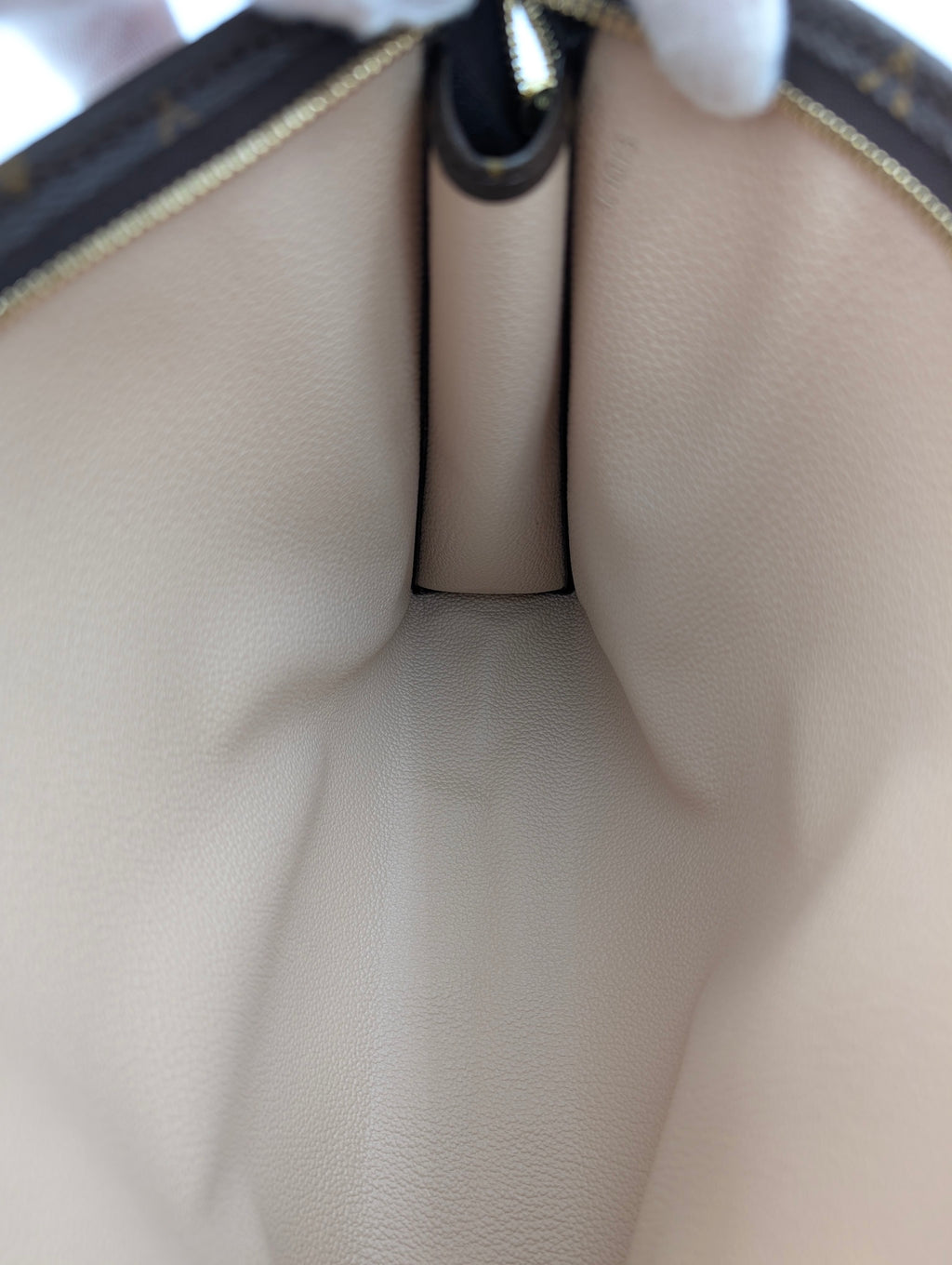 Louis Vuitton Trousse Toilette 26