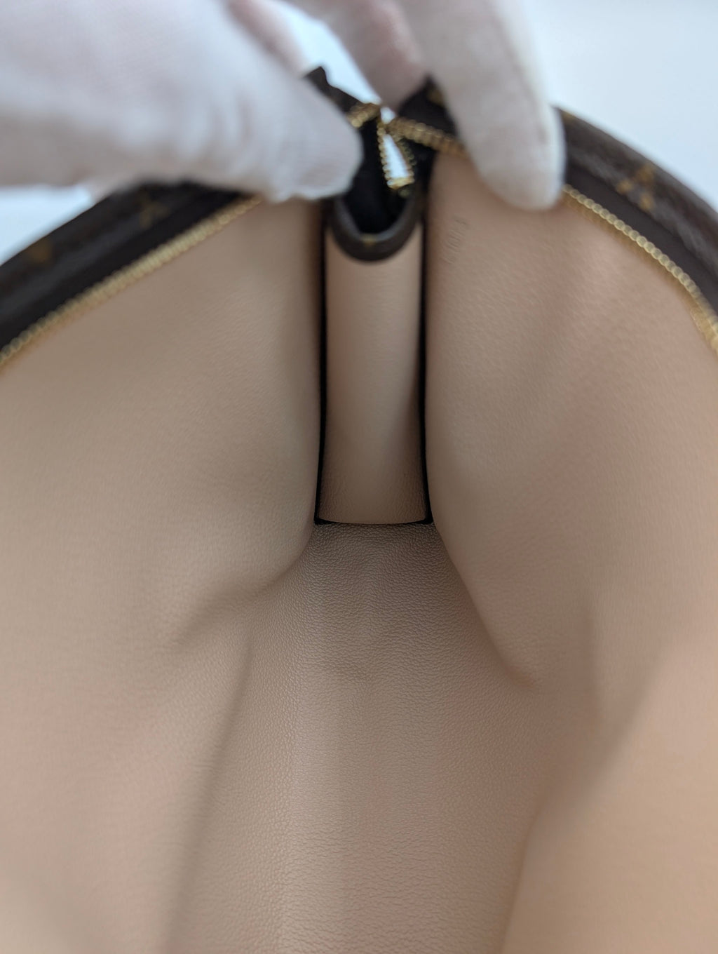 Louis Vuitton Trousse Toilette 26