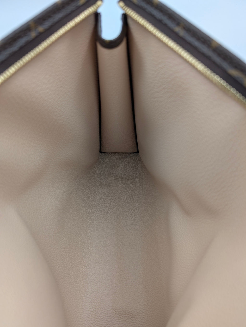 Louis Vuitton Trousse Toilette 26