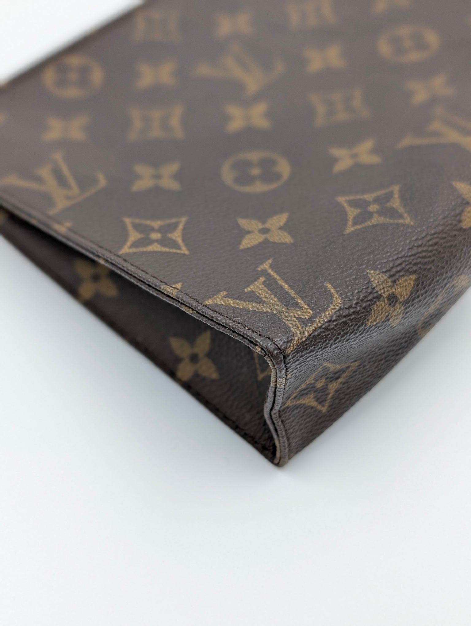 Louis Vuitton Trousse Toilette 19