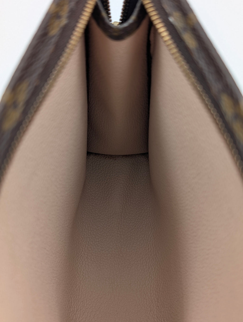 Louis Vuitton Trousse Toilette 19