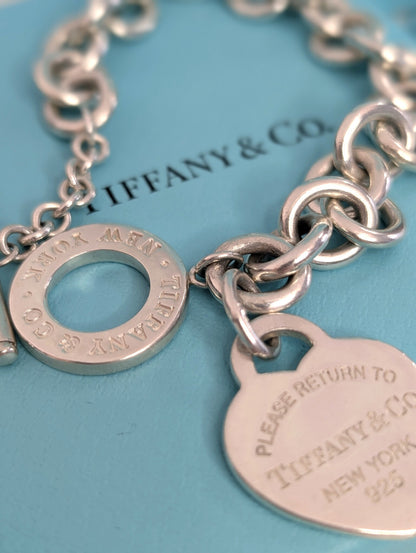 Return to Tiffany bracelet with toggle closure