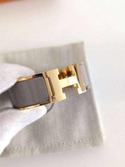 Hermes Clic Clac H bracelet in glacé brown/yellow gold