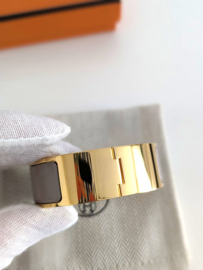 Hermes Clic Clac H bracelet in glacé brown/yellow gold