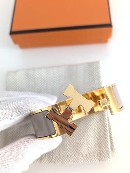 Hermes Clic Clac H bracelet in glacé brown/yellow gold