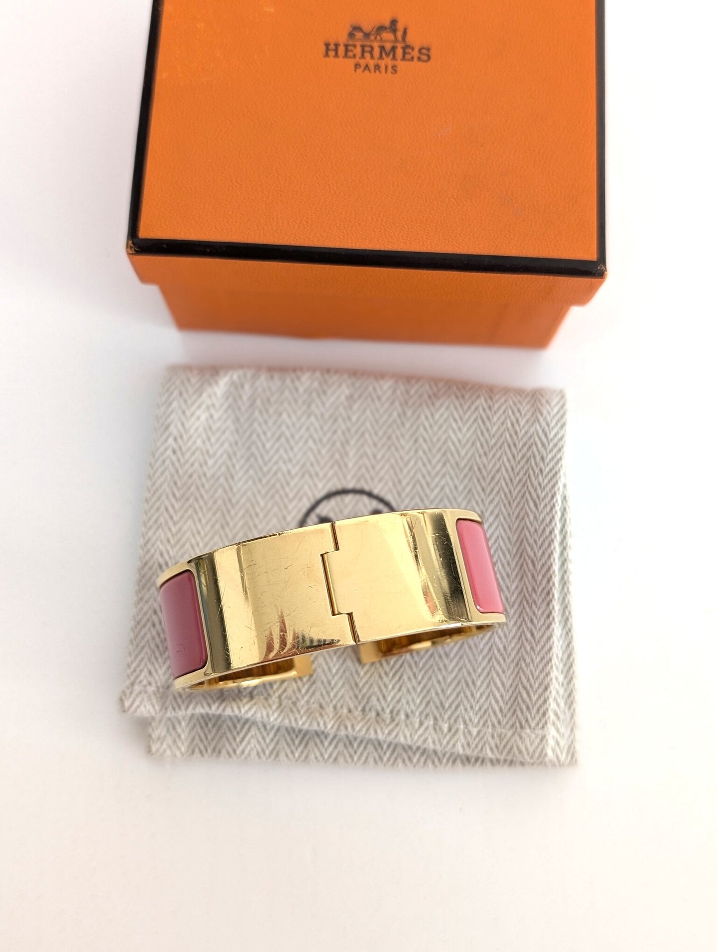 Hermes Clic Clac H bracelet in glacé brown/yellow gold