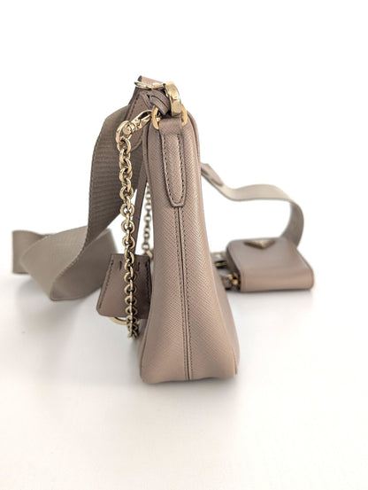 Prada Re-Edition 2005 in Saffiano Cammeo