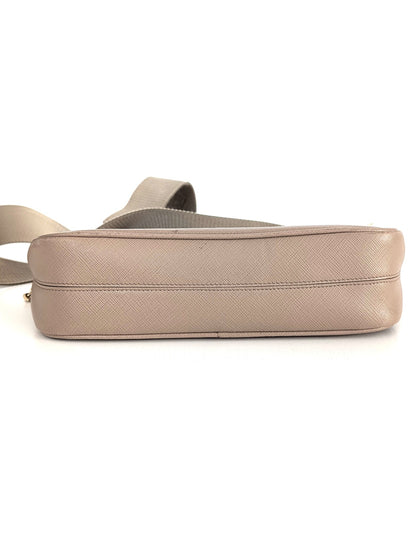 Prada Re-Edition 2005 in Saffiano Cammeo