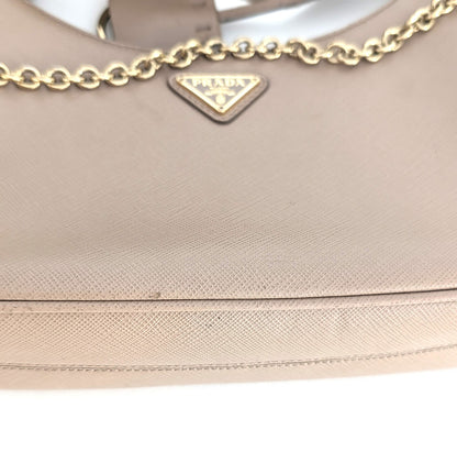 Prada Re-Edition 2005 in Saffiano Cammeo