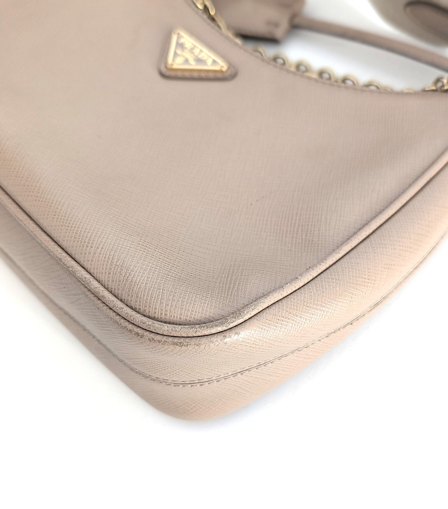 Prada Re-Edition 2005 in Saffiano Cammeo