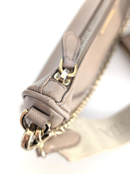 Prada Re-Edition 2005 in Saffiano Cammeo