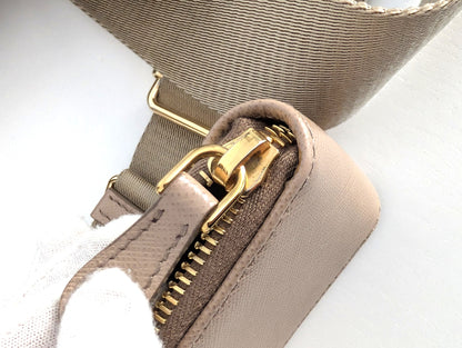 Prada Re-Edition 2005 in Saffiano Cammeo