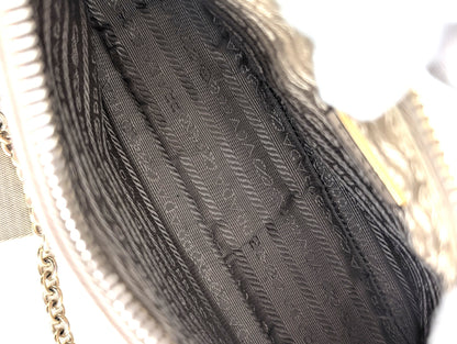 Prada Re-Edition 2005 in Saffiano Cammeo