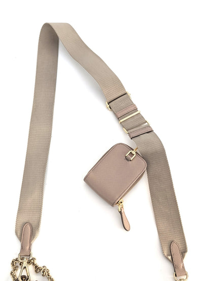 Prada Re-Edition 2005 in Saffiano Cammeo